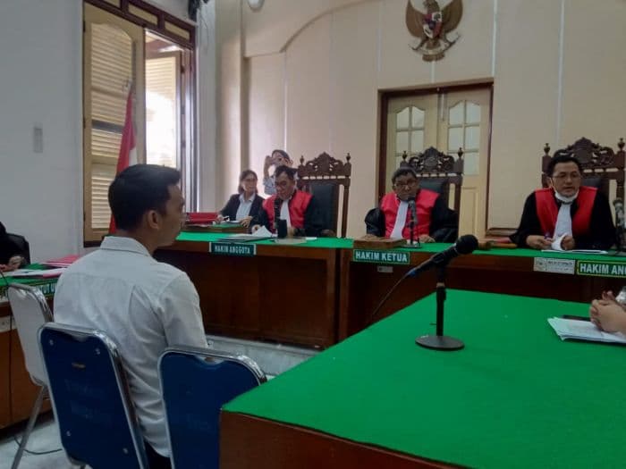 sidang_kasus_penjual_burung_nuri_dan_kurakura_dilindungi_ditunda_ini_alasannya