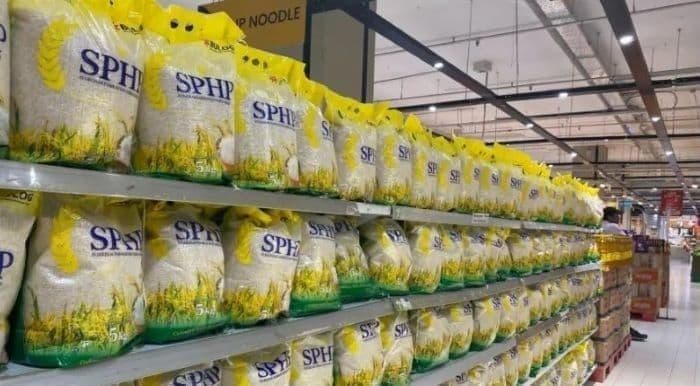 bulog_siantar_salurkan_10_ton_beras_sphp_ke_ritel_modern_harga_di_pasar_masih_tinggi
