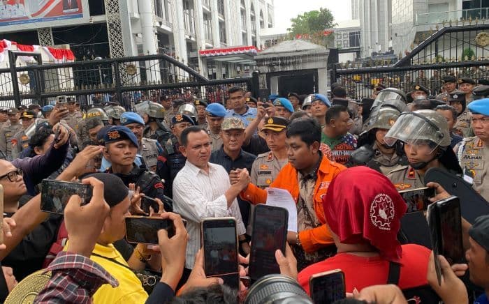 dprd_sumut_tanggapi_tuntutan_hostum_dari_aliansi_buruh