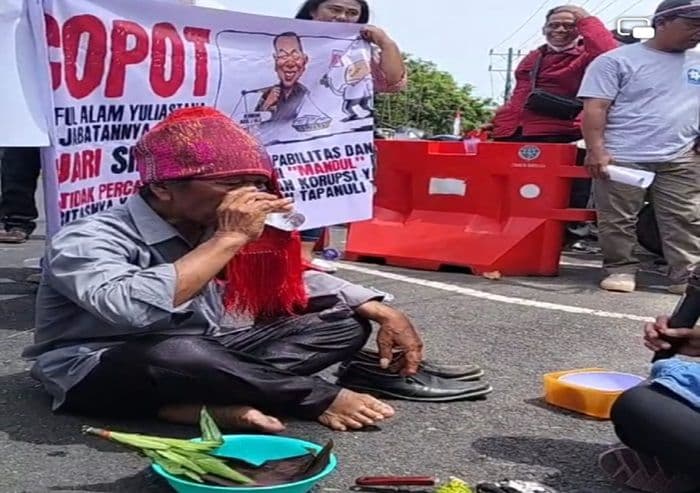 dukun_diundang_usir_roh_jahat_di_kejari_sibolga_aksi_gempar_soroti_dugaan_korupsi