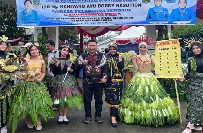 gaun_sayur_siswa_sma_kusuma_bangsa_labura_memukau_di_lomba_pkk_provinsi
