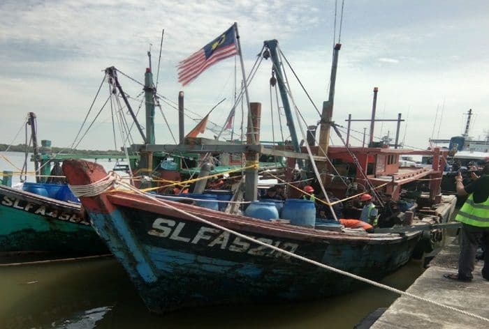 kejari_belawan_lelang_tiga_kapal_illegal_fishing_negara_raup_rp24_miliar