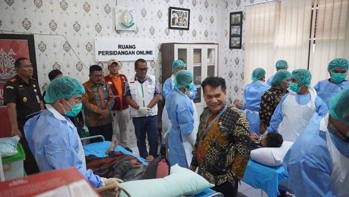 kejari_karo_gandeng_baznas_gelar_khitanan_massal_untuk_55_anak