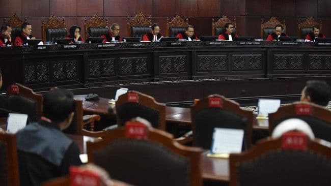mk_larang_wakil_menteri_rangkap_jabatan_pemerintah_diberi_waktu_2_tahun