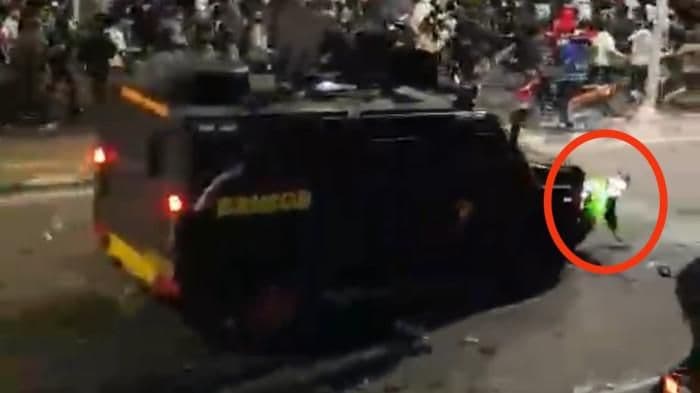 tragedi_di_dpr_dua_pengemudi_ojol_jadi_korban_mobil_barracuda_brimob