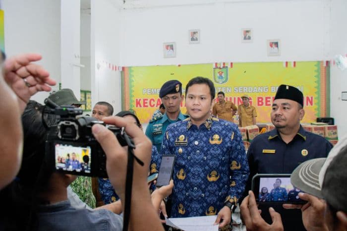 1316_kk_terdampak_banjir_di_tanjung_beringin_sergai_terima_bantuan