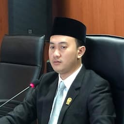 dprd_medan_desak_satpol_pp_segel_de_padel_karena_tak_miliki_izin_pbg