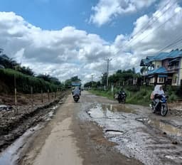 puluhan_tahun_rusak_jalan_letda_sujono_simalungun_segera_diperbaiki