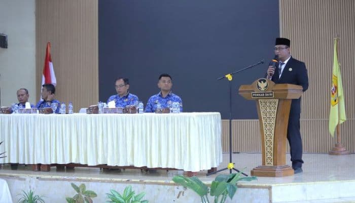 wabup_dairi_lantik_40_pejabat_administrator_dan_fungsional_bupati_tibatiba_terbang_ke_jakarta_