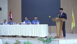 wabup_dairi_lantik_40_pejabat_administrator_dan_fungsional_bupati_tibatiba_terbang_ke_jakarta_