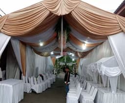 warga_pasang_tenda_hajatan_di_jalan_tanpa_izin_akan_didenda_rp50_juta_di_surabaya