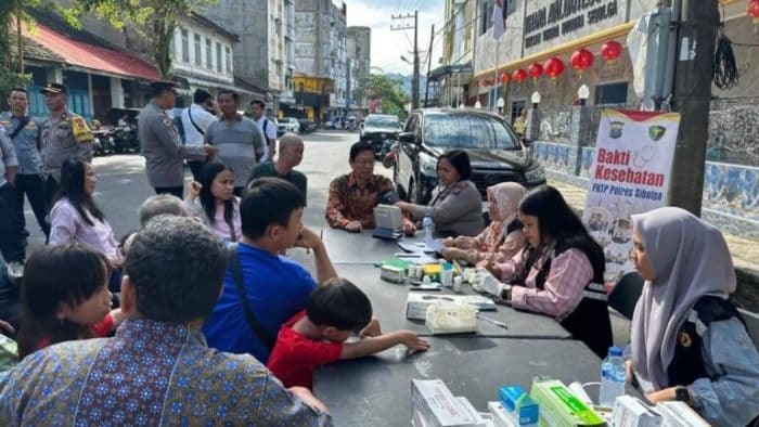 polres_sibolga_gelar_pelayanan_kesehatan_gratis_di_area_vihara_avalokitesvara