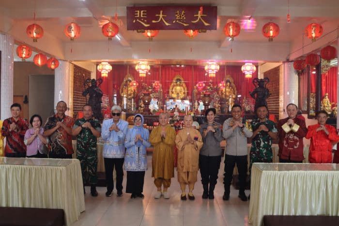 tinjau_vihara_kapolres_pastikan_perayaan_tahun_baru_imlek_2025_di_kota_pematangsiantar_aman_dan_kondusif