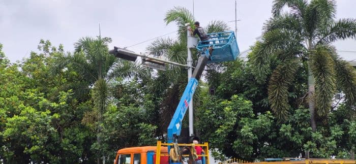 lebaran_sudah_dekat_dishub_binjai_mulai_lakukan_perawatan_traffic_light