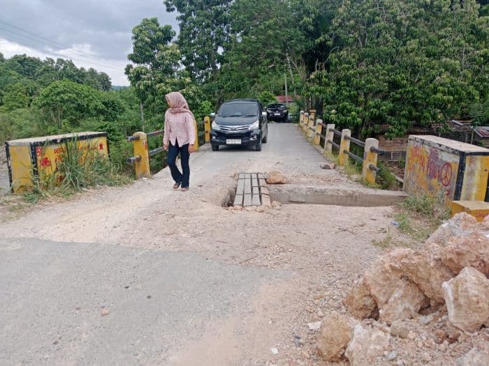 jembatan_penghubung_pasar_matanggor_danau_tao_nyaris_putus