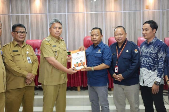 kpu_tapanuli_utara_kembalikan_sisa_dana_hibah_rp62_miliar_ke_pemkab