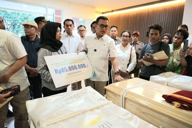 pmi_meninggal_di_luar_negeri_ahli_waris_terima_santunan_dari_bpjs_ketenagakerjaan