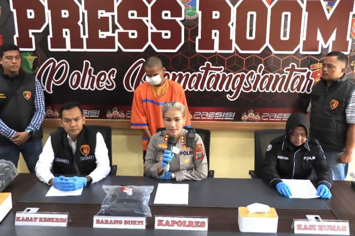 polres_pematangsiantar_bekuk_pelaku_pencurian_patung_dayok_mirah_dan_pengancaman_pakai_senpi