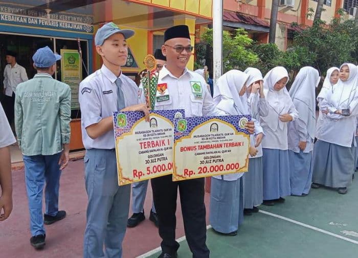 siswa_man_1_medan_raih_hafiz_terbaik_30_juz_di_mtq_ke58_kota_medan