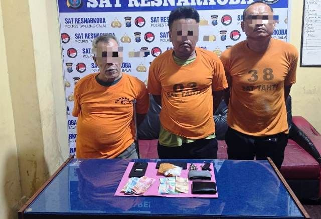 tiga_pengedar_sabu_ditangkap_di_tanjung_balai_barbut_nyaris_100_gram