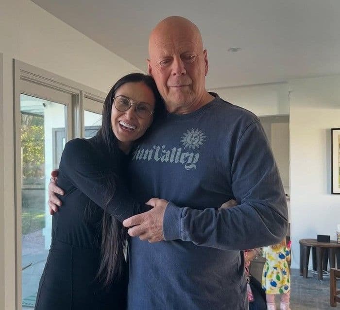 bruce_willis_kini_tak_bisa_bicara_dan_berjalan_keluarga_ungkap_penyebabnya