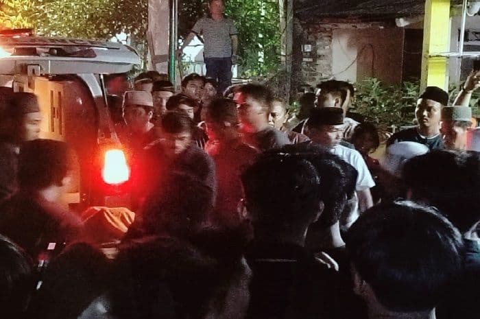 mahasiswa_kkn_tewas_dalam_kecelakaan_maut_di_batu_bara_jenazah_tiba_di_lubuk_pakam