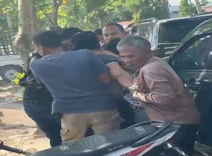 penangkapan_terduga_pelaku_penganiayaan_siswa_sma_di_deli_serdang_berlangsung_ricuh_dan_viral