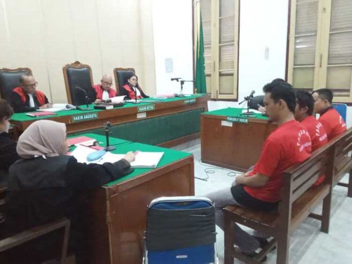 sidang_tuntutan_tiga_preman_kasus_penganiayaan_mandor_bus_sutra_ditunda