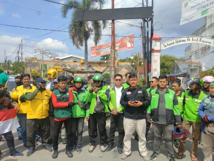 driver_ojol_kisaran_konvoi_dan_doa_bersama_untuk_affan_kurniawan