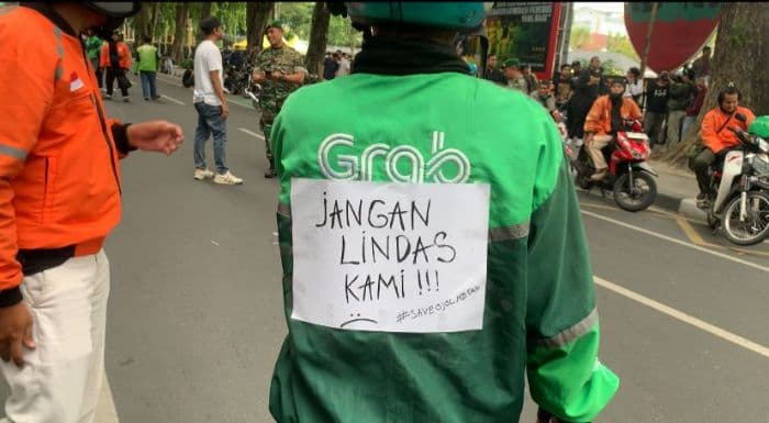 jangan_lindas_kami_puluhan_ojol_tuntut_reformasi_polri_di_dprd_sumut_