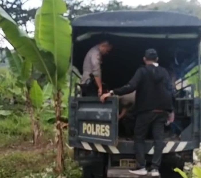 kades_pamah_13_warga_diamankan_polisi_dua_orang_penduduk_desa_kami