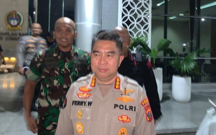 kericuhan_di_dprd_sumut_11_polisi_dan_satu_driver_ojol_jadi_korban_ulah_massa_cair_