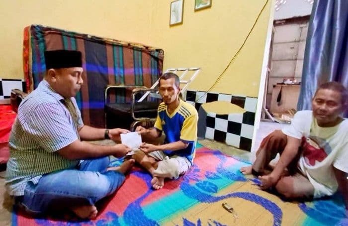 penderita_tumor_di_labura_dapat_bantuan_biaya_berobat_dari_anggota_dpr_ri