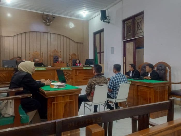 pn_medan_tunda_putusan_dua_terdakwa_ott_kasus_korupsi_dana_bos_sma_di_batu_bara