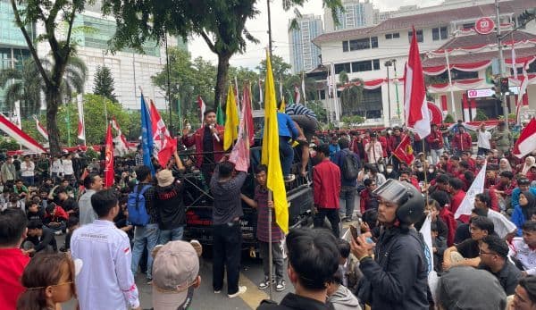 ratusan_massa_cipayung_plus_desak_reformasi_dprd_kota_medan