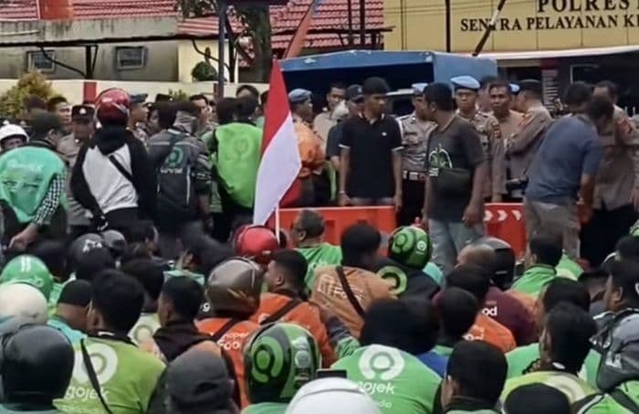 ratusan_ojol_binjai_gelar_doa_bersama_di_polres_pulangnya_dapat_beras