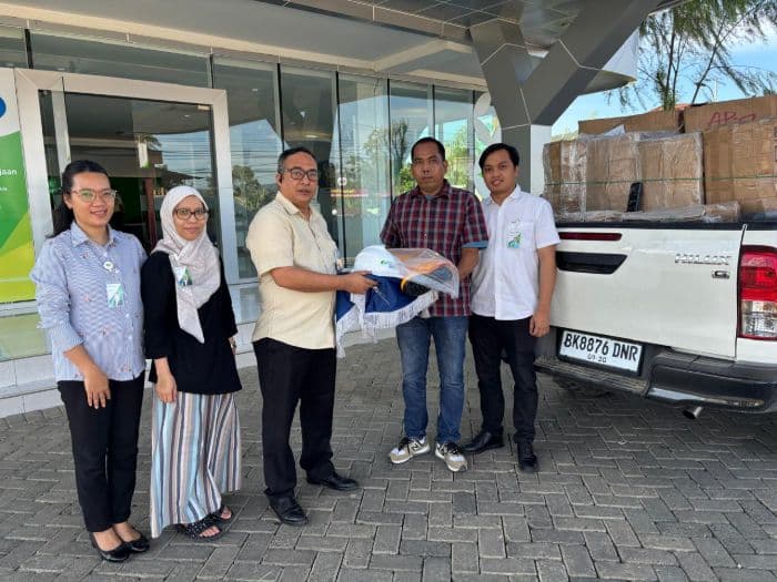 bpjs_ketenagakerjaan_padangsidimpuan_serahkan_240_paket_apd_ke_perusahaan_perkebunan