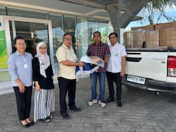 bpjs_ketenagakerjaan_padangsidimpuan_serahkan_240_paket_apd_ke_perusahaan_perkebunan