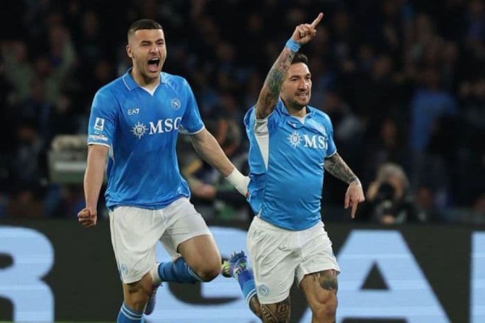 napoli_tekuk_lecce_10_pertahankan_puncak_klasemen_serie_a