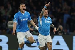 napoli_tekuk_lecce_10_pertahankan_puncak_klasemen_serie_a