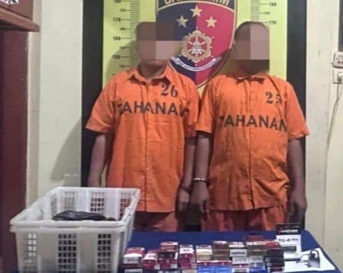 aksi_terekam_cctv_polisi_tangkap_dua_pembobol_grosir_rokok_di_sibolga