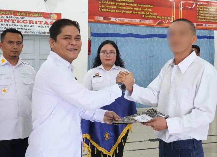 seorang_napi_beragama_konghucu_di_rutan_medan_dapat_remisi_imlek_2025