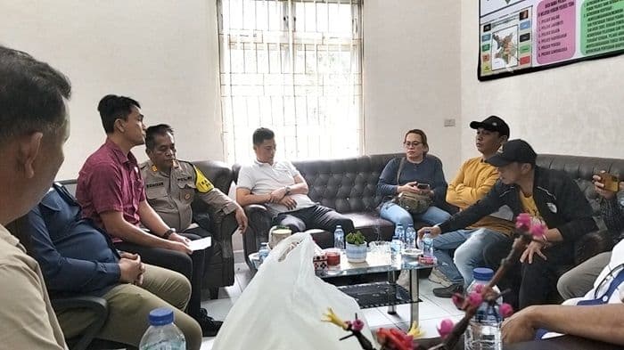 status_anggota_dprd_atas_kasus_penculikan_dipertanyakan_ke_polres_toba