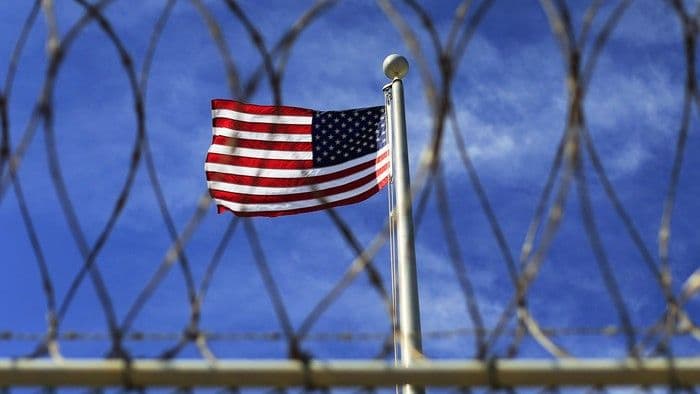 trump_bakal_tahan_30000_migran_gelap_di_guantanamo