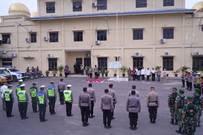 bupati_labusel_pimpin_apel_pergeseran_pasukan_pengamanan_malam_takbiran