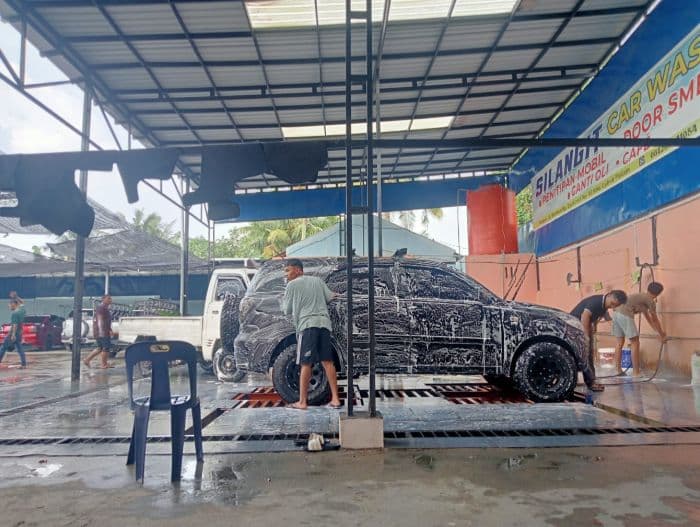 jelang_lebaran_jasa_cuci_mobil_di_lubuk_pakam_dipadati_pelanggan
