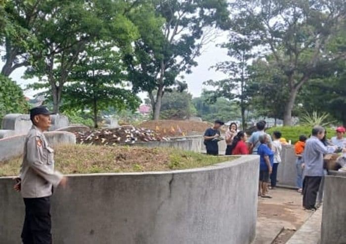 polisi_amankan_tradisi_ziarah_kubur_ceng_beng_2025_di_tebing_tinggi
