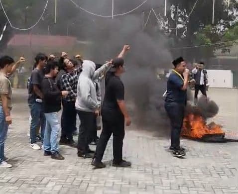 demo_pungli_pencairan_dana_desa_mahasiswa_desak_copot_kadis_pmd_langkat