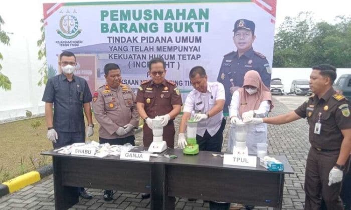 kejari_tebing_tinggi_musnahkan_barang_bukti_tindak_pidana_umum_inkracht