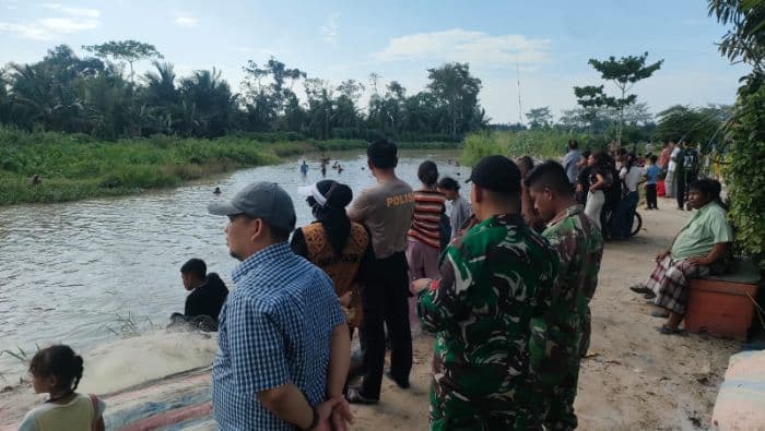 hanyut_di_sungai_pam_sergai_bocah_7_tahun_ditemukan_meninggal
